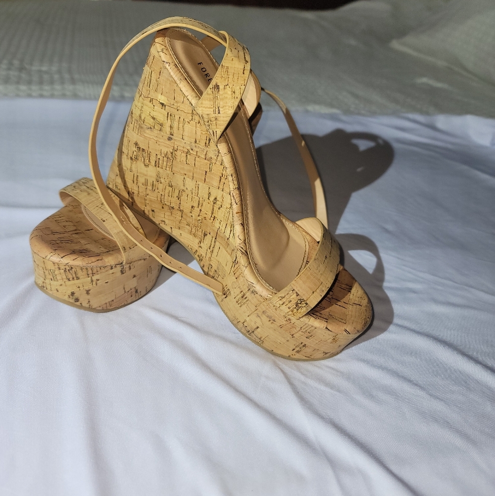 FOREVER 21. Cork Platform Sandals